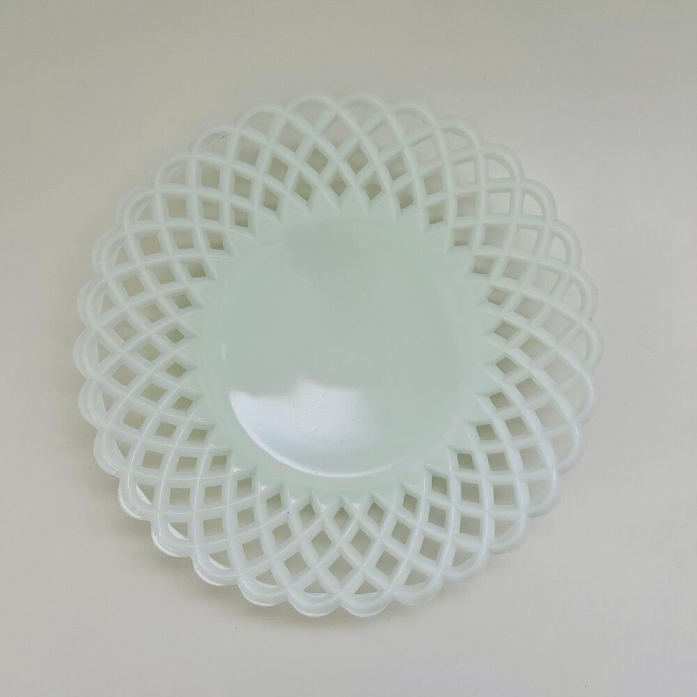 FENTON White Milk Glass Lattice Lacy Edge Scalloped Shallow Fruit Bowl